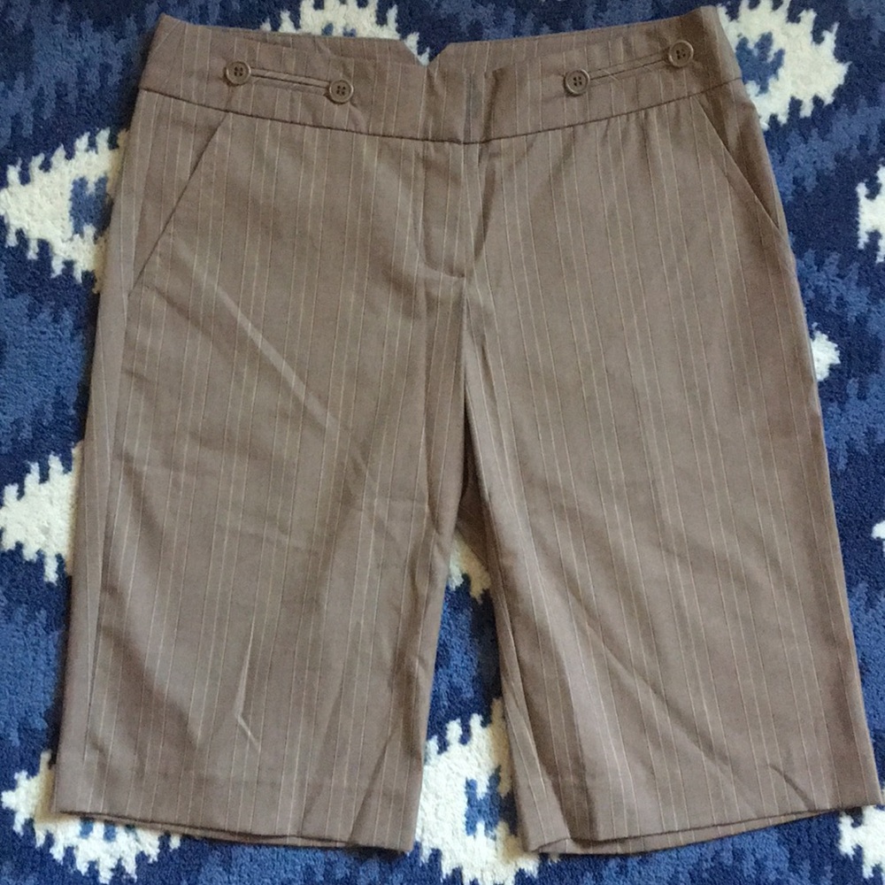 Trina Turk Bermuda Trouser in Taupe, Size 6